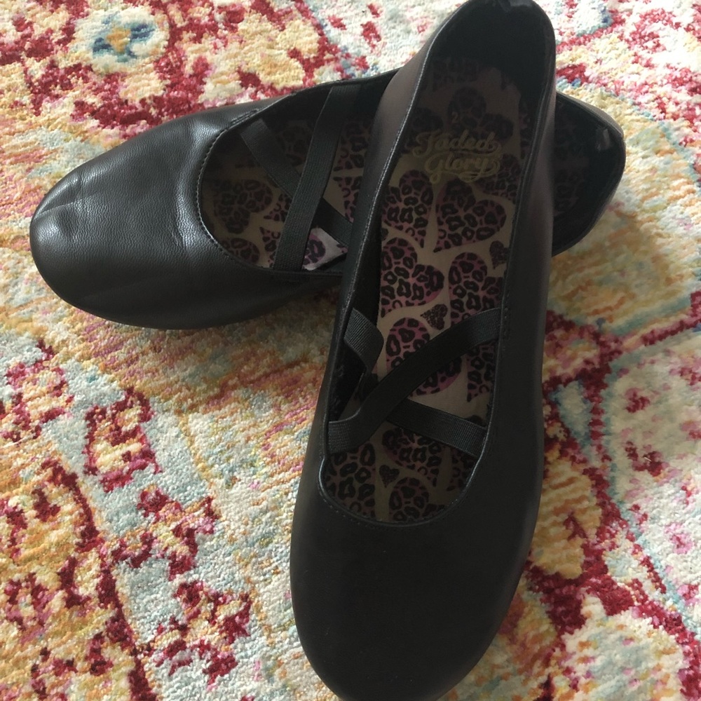 Black ballet flats